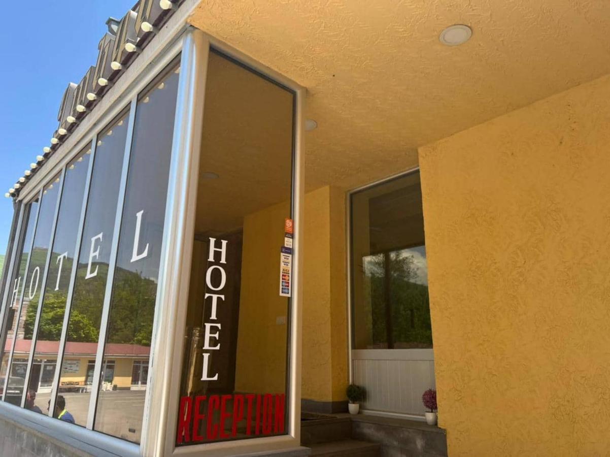 Zangezur Hotel Goris Bagian luar foto